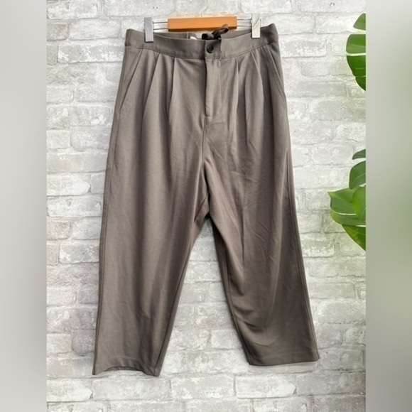 3/$30 _ URBAN OUTFITTERS | NWOT Your  Neighbors Pleated Cropped grey -Medium‌ - Picture 5 of 9